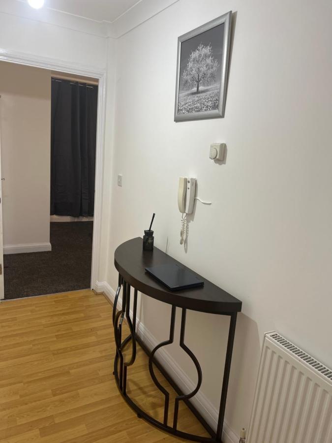 Luxury Apartments Dagenham Bagian luar foto
