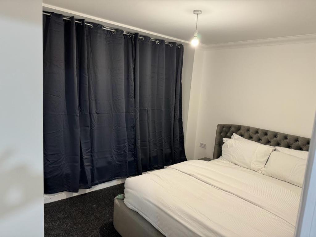 Luxury Apartments Dagenham Bagian luar foto