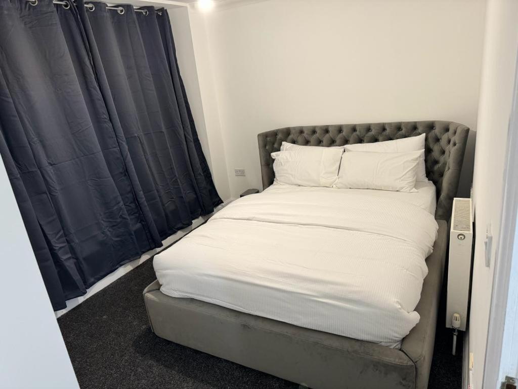 Luxury Apartments Dagenham Bagian luar foto